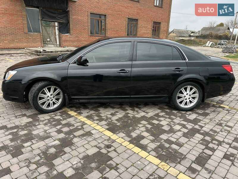 Седан Toyota Avalon 2006 в Теофиполе