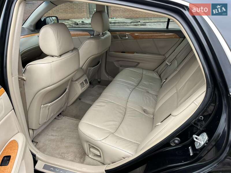 Седан Toyota Avalon 2006 в Теофиполе