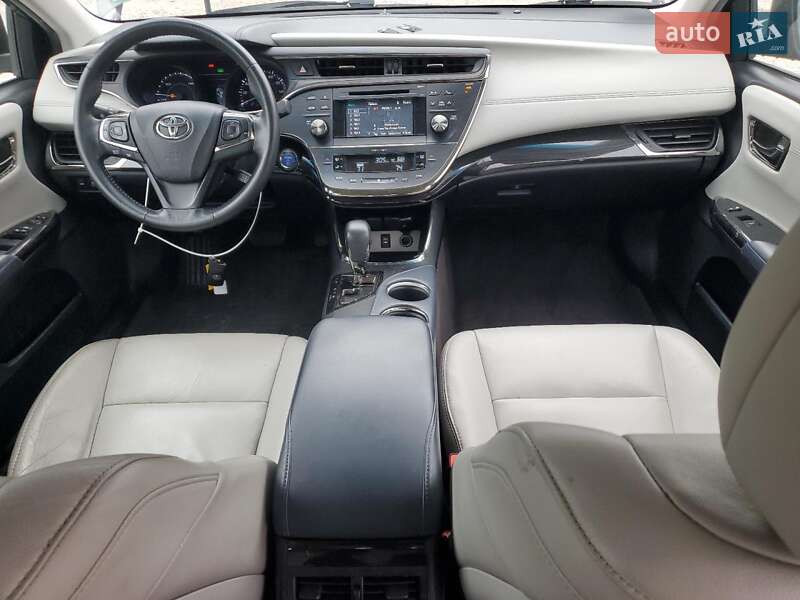 Седан Toyota Avalon 2015 в Львове