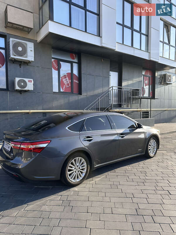 Седан Toyota Avalon 2015 в Луцке