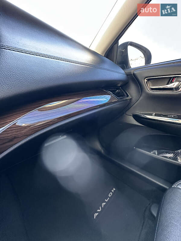 Седан Toyota Avalon 2015 в Луцке