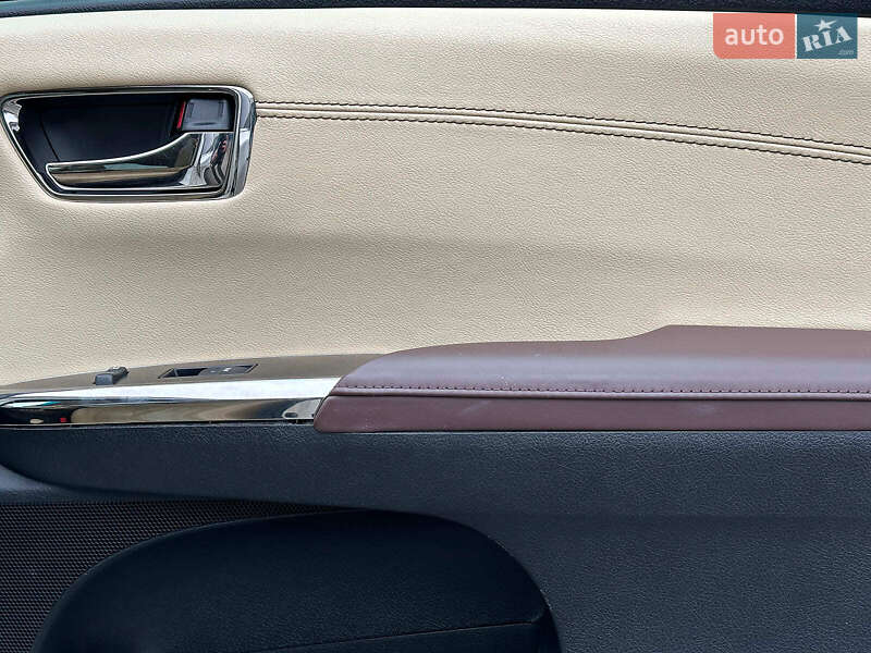 Седан Toyota Avalon 2013 в Одессе