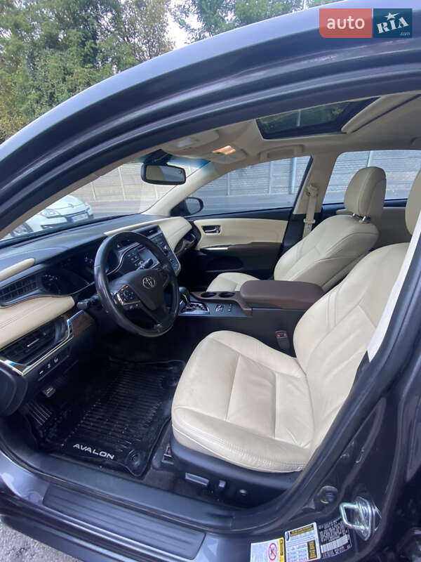 Седан Toyota Avalon 2015 в Гнивани