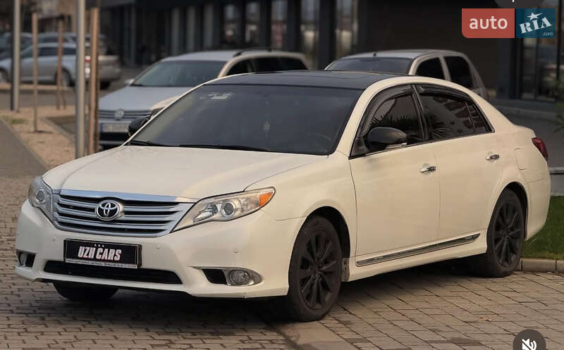 Седан Toyota Avalon 2011 в Ужгороді