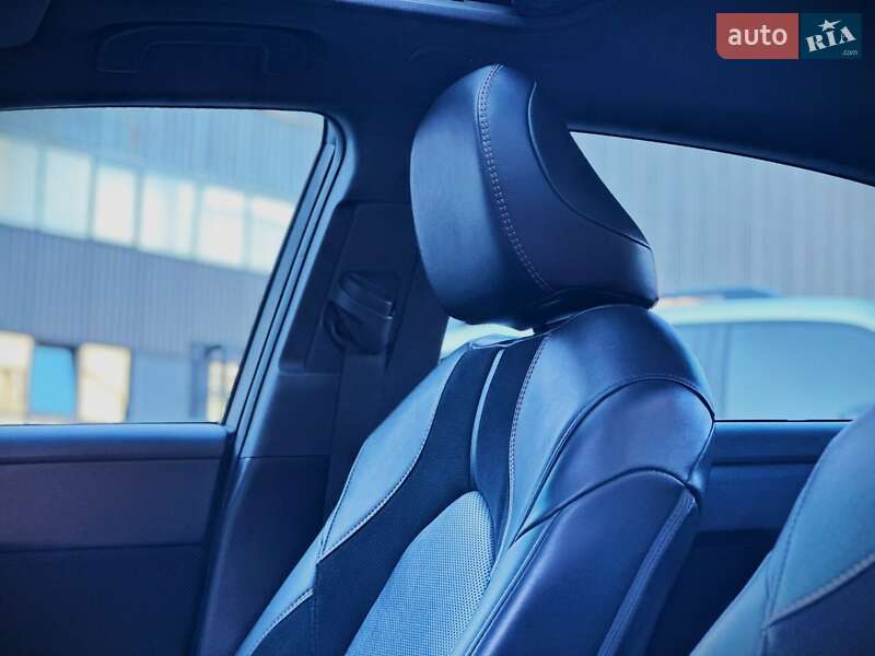 Седан Toyota Avalon 2018 в Києві фото 27 Седан Toyota Avalon 2018 в Києві