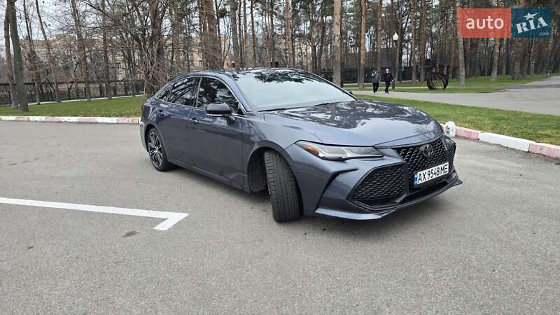 Седан Toyota Avalon 2019 в Харкові