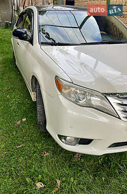 Седан Toyota Avalon 2011 в Ужгороде