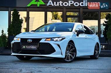 Седан Toyota Avalon 2018 в Киеве