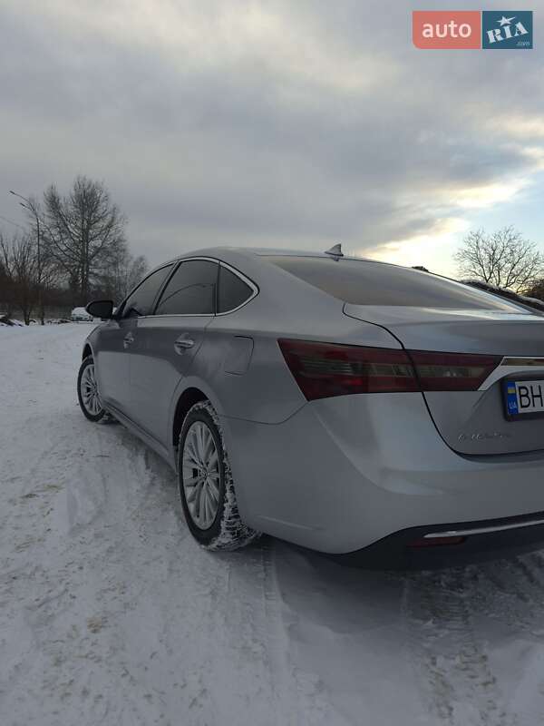 Седан Toyota Avalon 2018 в Киеве