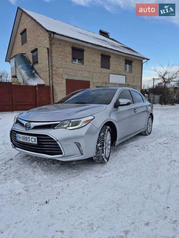 Седан Toyota Avalon 2018 в Киеве