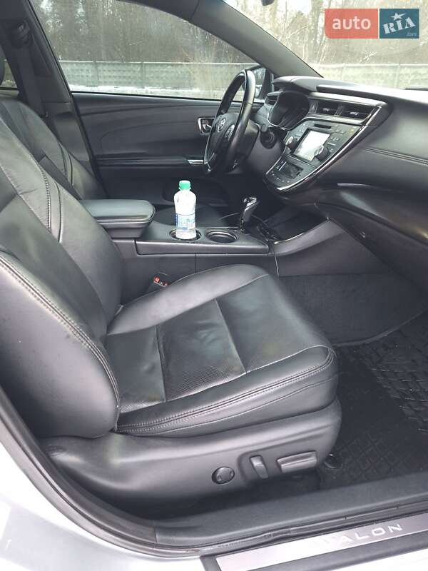 Седан Toyota Avalon 2018 в Киеве