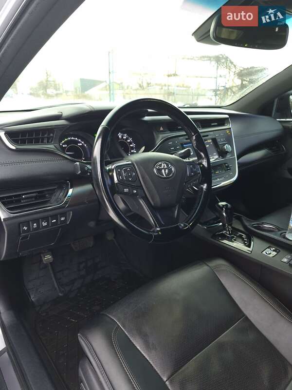 Седан Toyota Avalon 2018 в Киеве