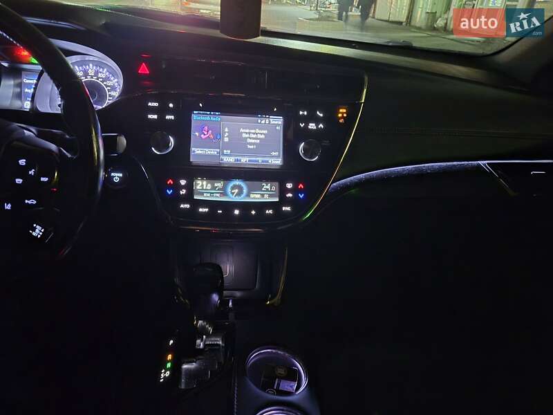 Седан Toyota Avalon 2018 в Киеве