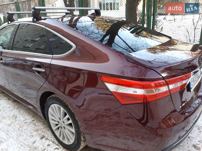 Седан Toyota Avalon 2013 в Киеве