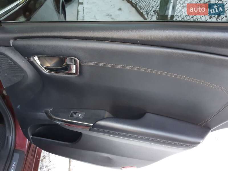Седан Toyota Avalon 2013 в Киеве