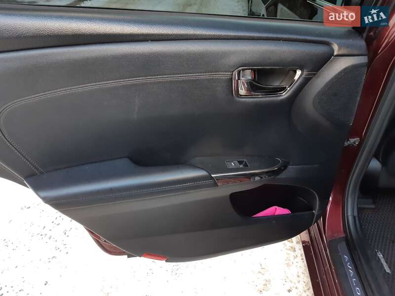 Седан Toyota Avalon 2013 в Киеве