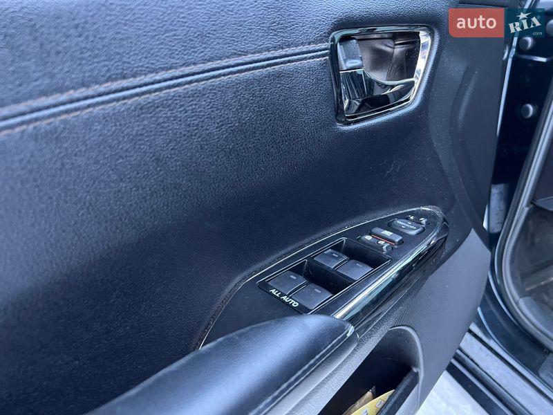 Седан Toyota Avalon 2016 в Киеве