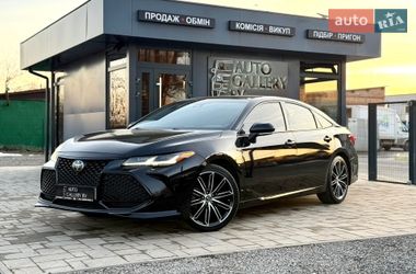 Седан Toyota Avalon 2018 в Ровно