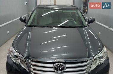 Седан Toyota Avalon 2012 в Измаиле