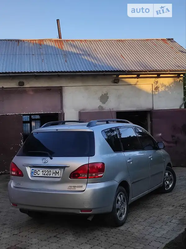 Toyota Avensis Verso 2001