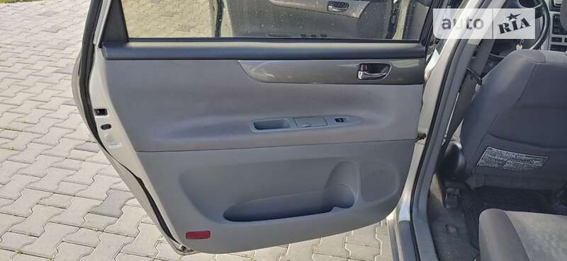 Минивэн Toyota Avensis Verso 2001 в Яворове