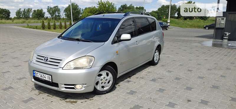 Минивэн Toyota Avensis Verso 2001 в Яворове