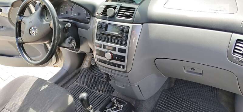 Минивэн Toyota Avensis Verso 2001 в Яворове