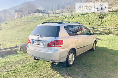 Мінівен Toyota Avensis Verso 2003 в Верховині
