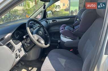 Минивэн Toyota Avensis Verso 2003 в 