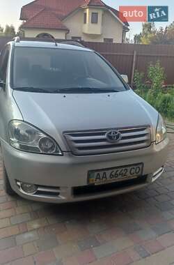 Минивэн Toyota Avensis Verso 2003 в Киеве