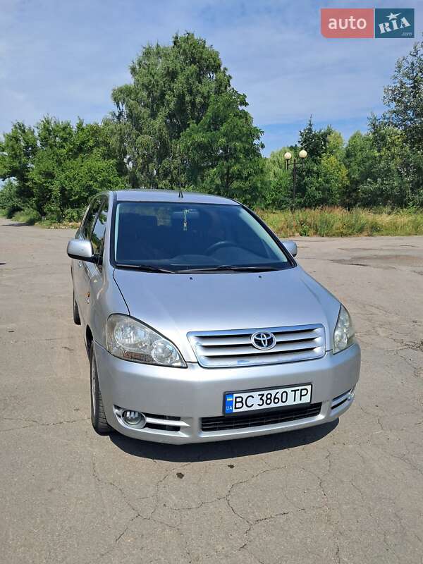 Минивэн Toyota Avensis Verso 2002 в Жовкве