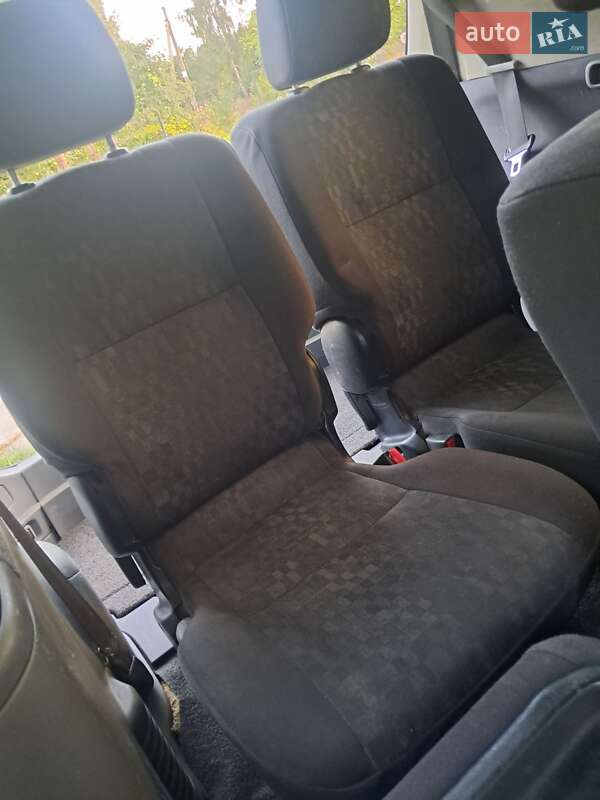 Минивэн Toyota Avensis Verso 2002 в Жовкве