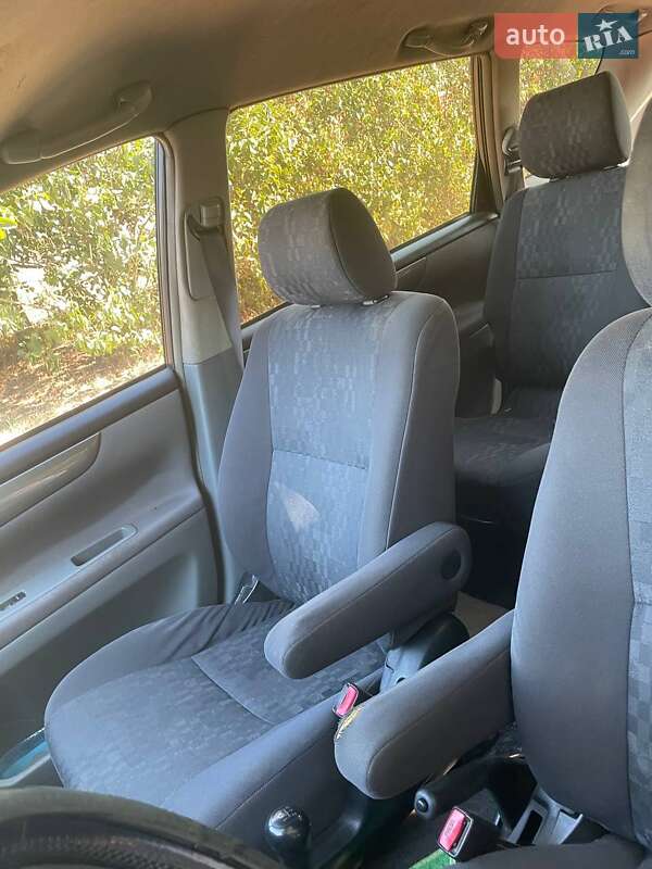 Минивэн Toyota Avensis Verso 2003 в Одессе фото 14 Минивэн Toyota Avensis Verso 2003 в Одессе