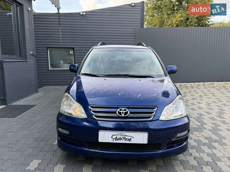Минивэн Toyota Avensis Verso 2005 в Черновцах