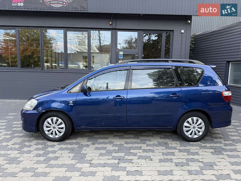 Минивэн Toyota Avensis Verso 2005 в Черновцах