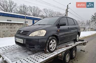 Минивэн Toyota Avensis Verso 2002 в Киеве