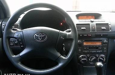 Седан Toyota Avensis 2003 в Ананьеве