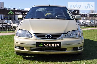 Седан Toyota Avensis 2003 в Николаеве