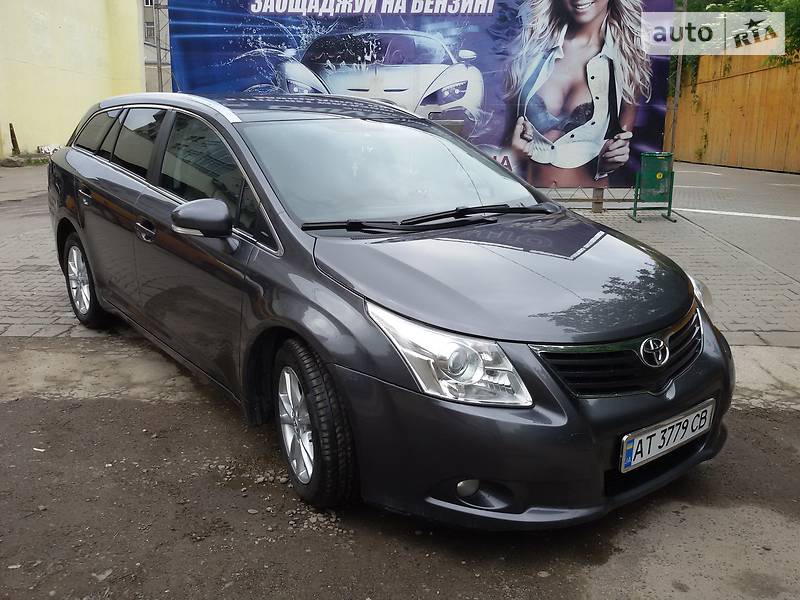 Toyota Avensis 2011 року