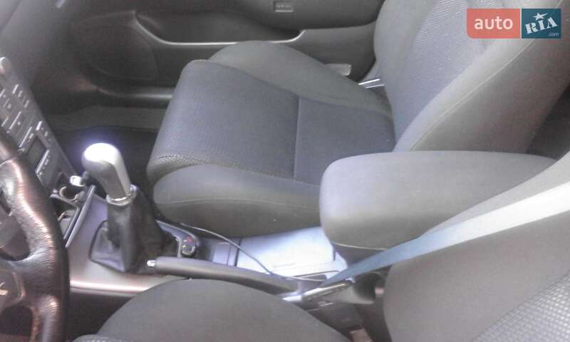 Седан Toyota Avensis 2004 в Летичеве фото 2 Седан Toyota Avensis 2004 в Летичеве