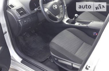 Хетчбек Toyota Avensis 2011 в 