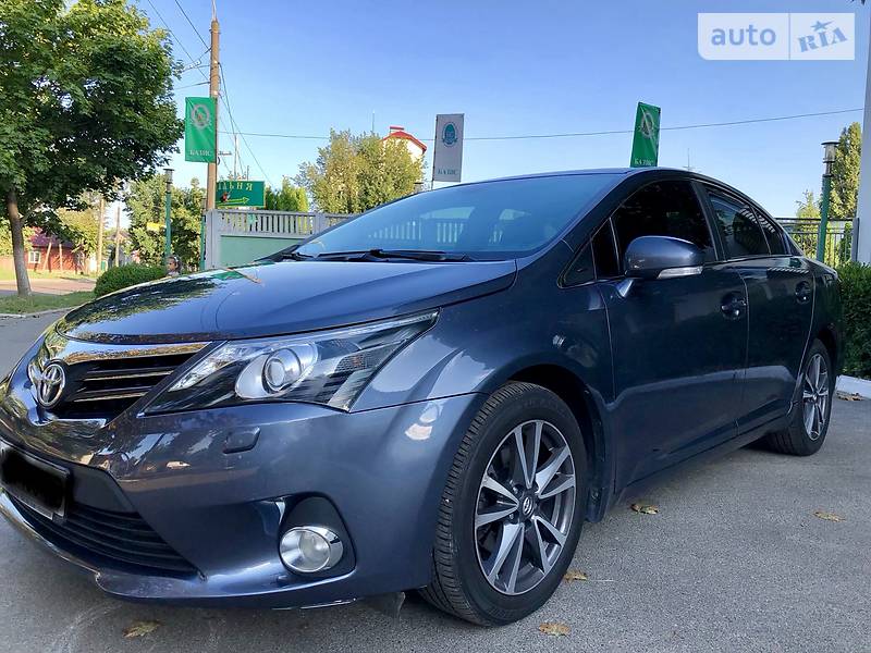 Седан Toyota Avensis 2013 в Чернигове