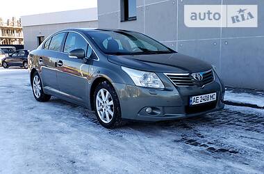 Седан Toyota Avensis 2009 в Днепре