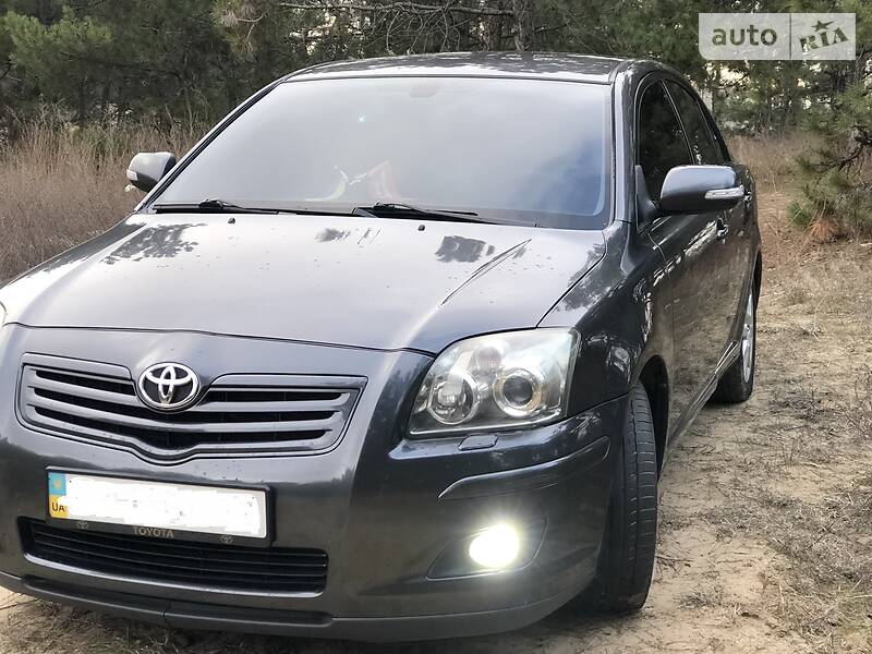 Седан Toyota Avensis 2007 в Новой Каховке