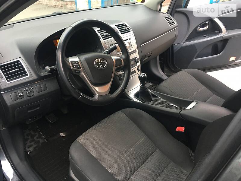 Седан Toyota Avensis 2013 в Києві