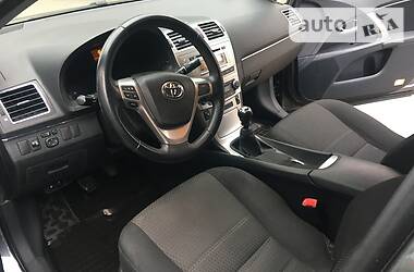 Седан Toyota Avensis 2013 в 