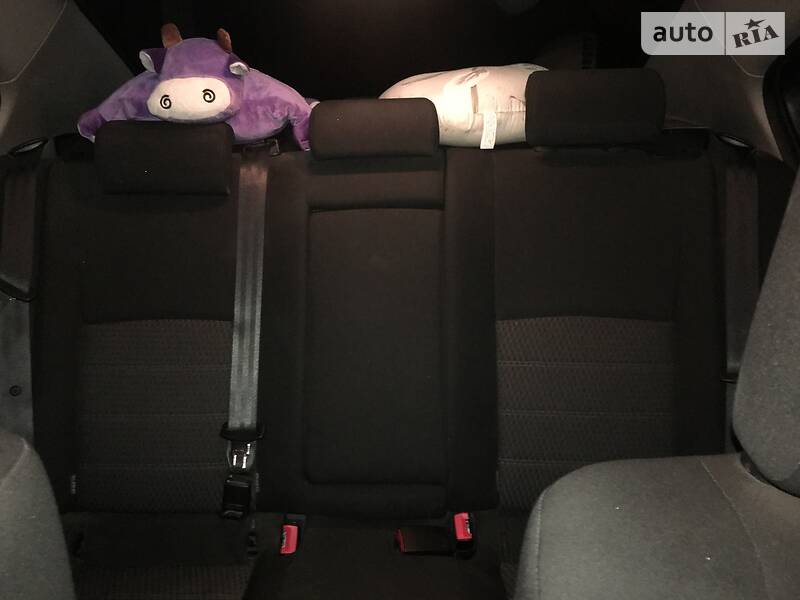 Седан Toyota Avensis 2013 в Києві