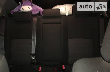 Седан Toyota Avensis 2013 в 