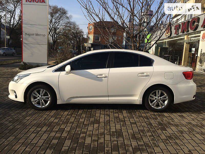 Седан Toyota Avensis 2012 в Ужгороді