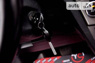 Седан Toyota Avensis 2012 в 